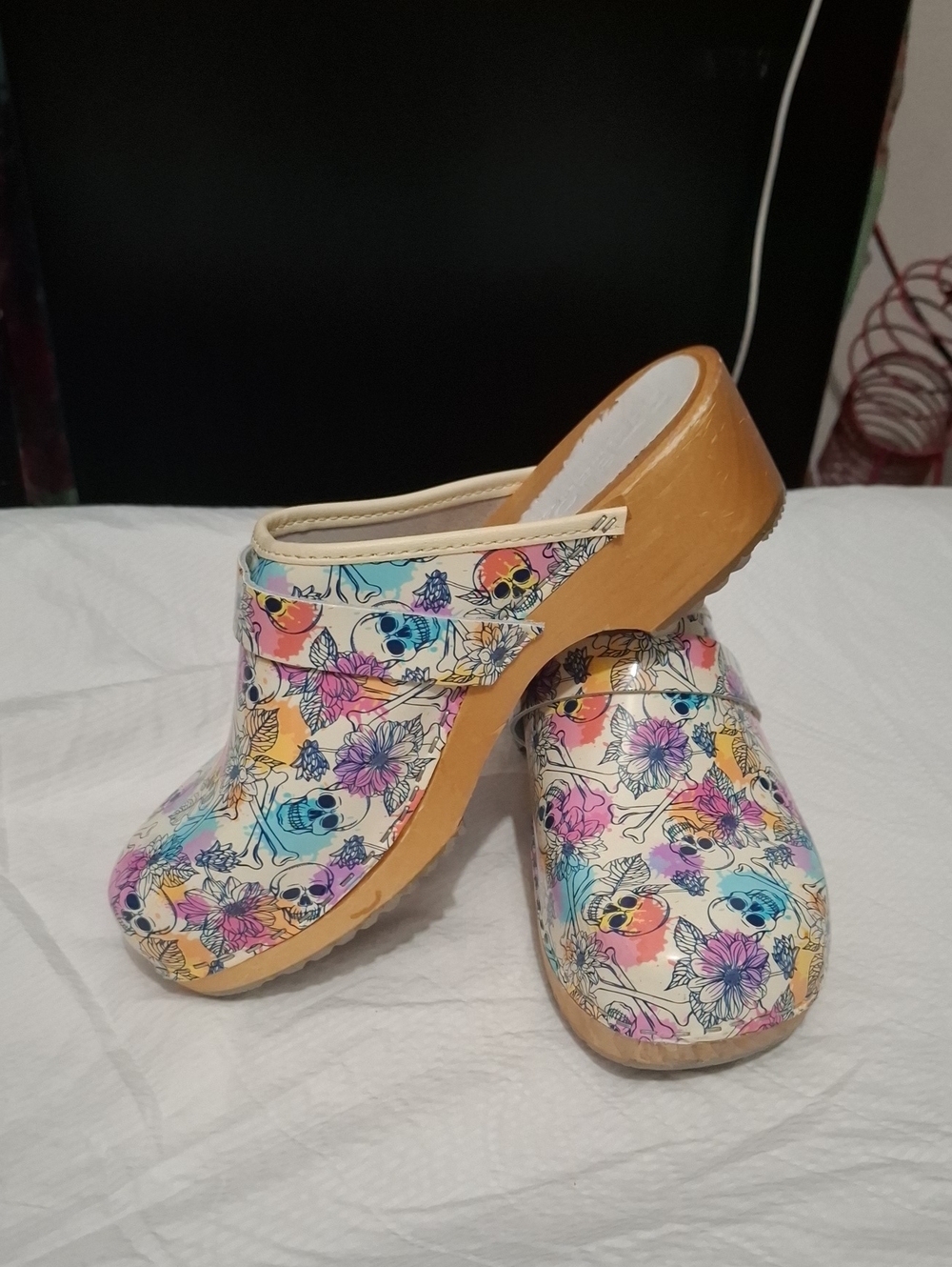 BJork Swedish Comfort Multicolor Floral Skulls Sz 39